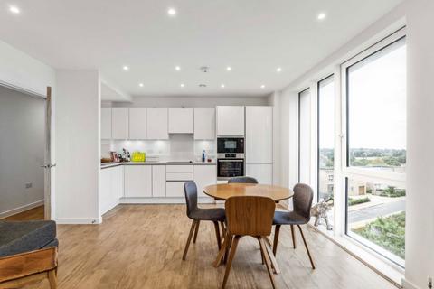 2 bedroom flat to rent, Cornforth Lane, London NW7