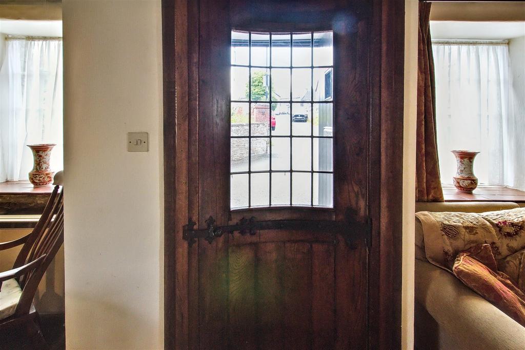 Curved door