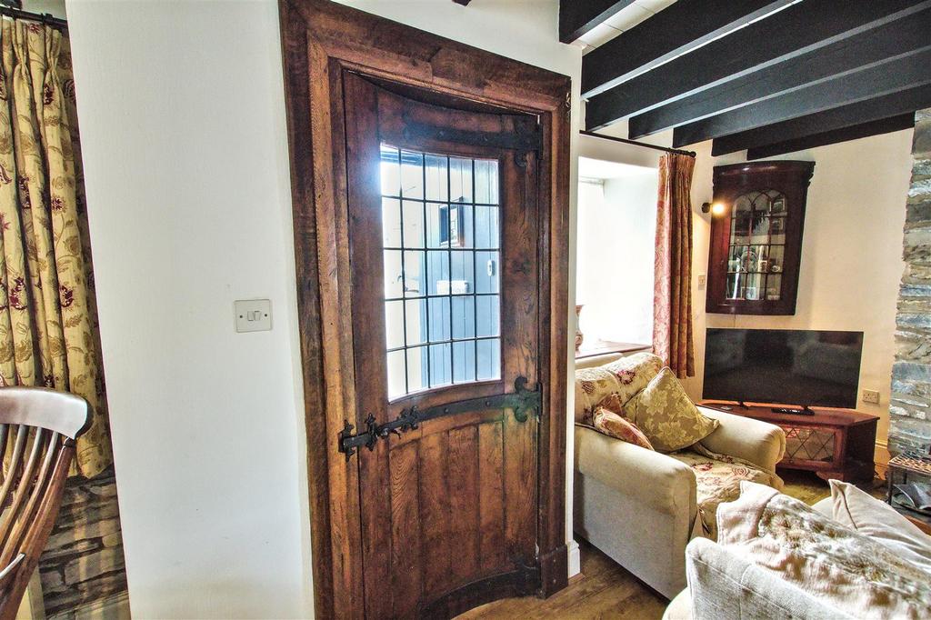 Front curved door