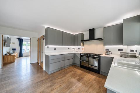 4 bedroom detached house for sale, Taylors Lane, Hampshire GU35