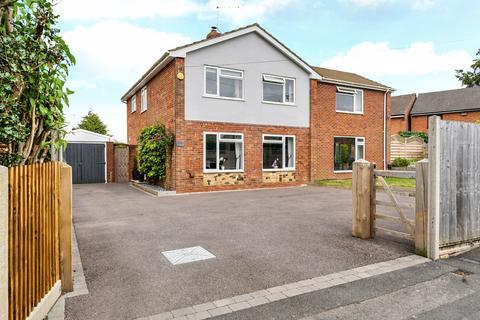 4 bedroom detached house for sale, Taylors Lane, Hampshire GU35