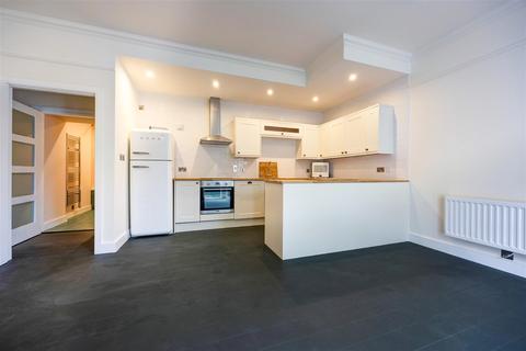 1 bedroom flat for sale, Farrer Lodge, Clapham Station