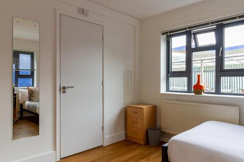1 bedroom in a flat share to rent, Lower Road, London SE16