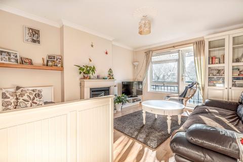2 bedroom flat for sale, Silk Close, Lee, London, SE12