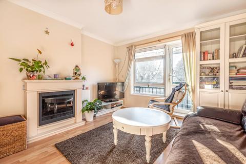 2 bedroom flat for sale, Silk Close, Lee, London, SE12