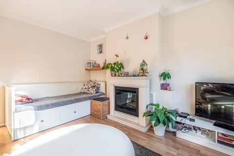 2 bedroom flat for sale, Silk Close, Lee, London, SE12