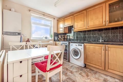 2 bedroom flat for sale, Silk Close, Lee, London, SE12