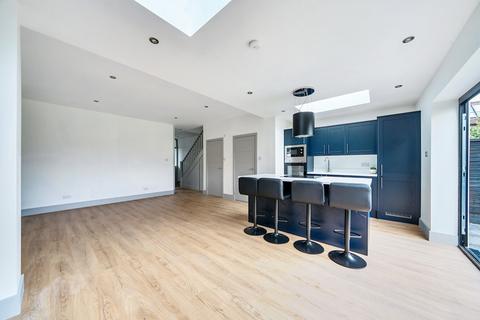 4 bedroom semi-detached house for sale, Heather Road, London, SE12