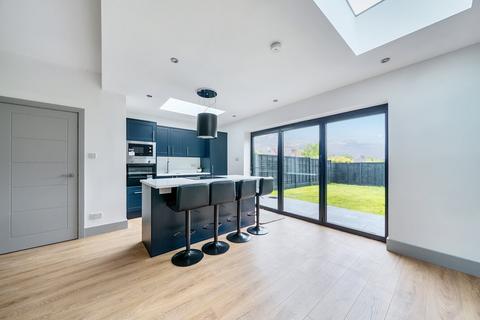 4 bedroom semi-detached house for sale, Heather Road, London, SE12