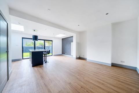 4 bedroom semi-detached house for sale, Heather Road, London, SE12