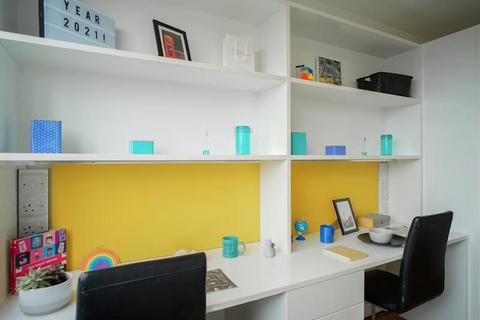 1 bedroom in a flat share to rent, Manresa Road, London SW3