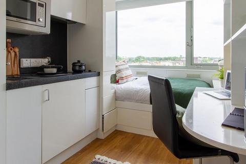 Studio to rent, Manresa Road, London SW3
