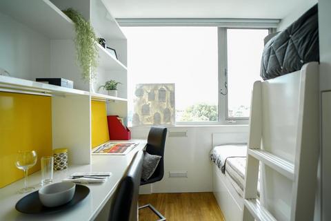 Studio to rent, Manresa Road, London SW3
