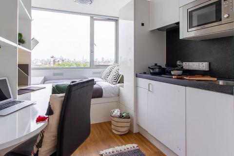 Studio to rent, Manresa Road, London SW3