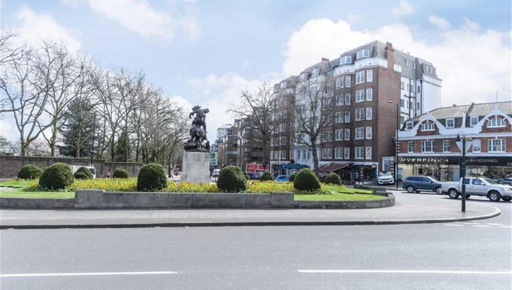 Strathmore-court-park-road-st-johns-wood-nw8-4