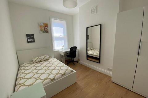 1 bedroom in a house share to rent, Floyd Road, London SE7