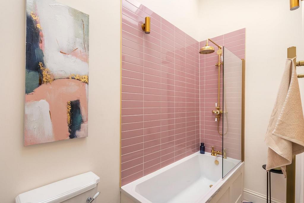 0 O4 STN - Bathroom B.jpg