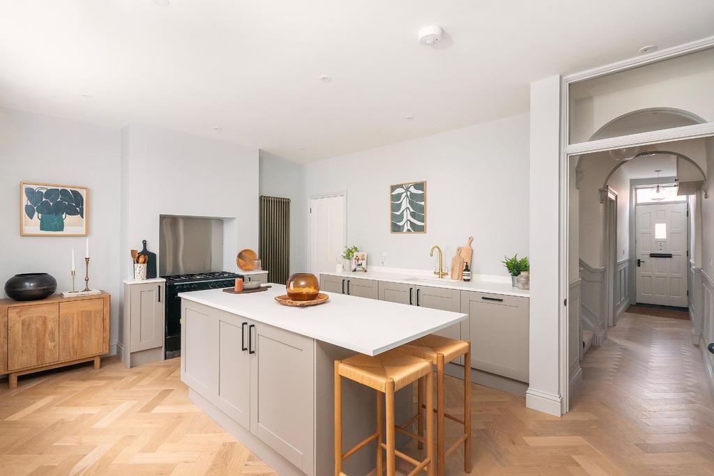 0 O4 STN - Kitchen E.jpg