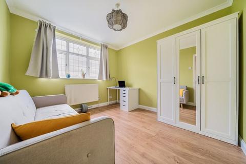 52 Langbrook Road, London, SE3 8RB
