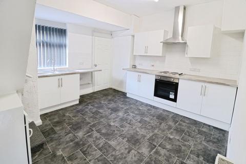 2 bedroom terraced house to rent, Estcourt Street, East Hull