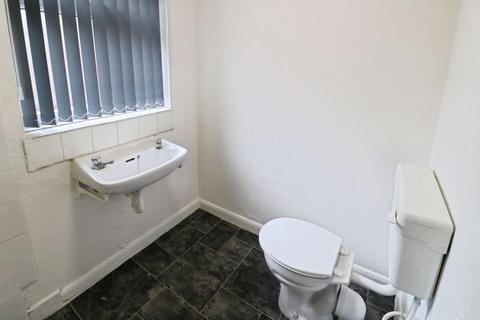 2 bedroom terraced house to rent, Estcourt Street, East Hull