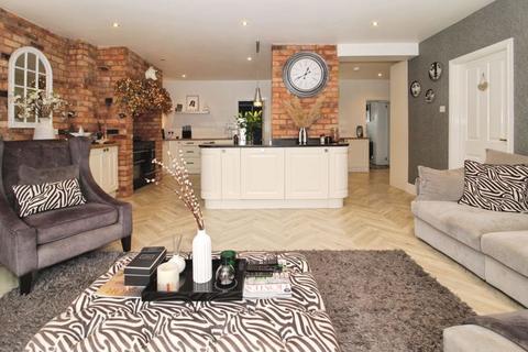 4 bedroom semi-detached house for sale, Walsall Wood Road, Aldridge, WS9 8HA