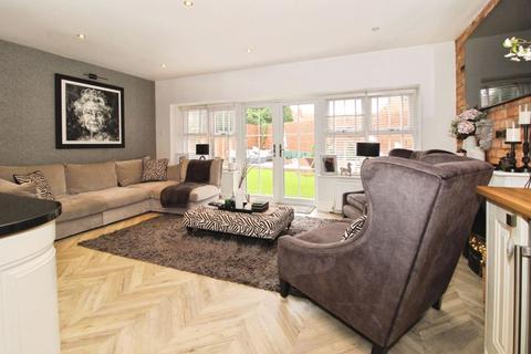 4 bedroom semi-detached house for sale, Walsall Wood Road, Aldridge, WS9 8HA