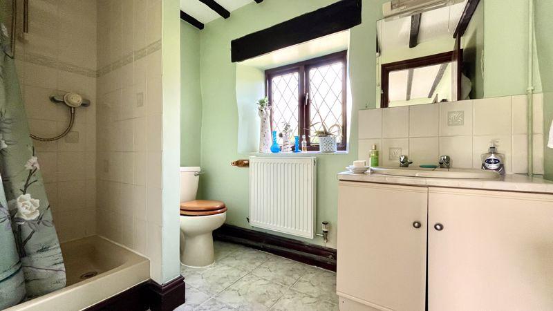 En Suite to Bedroom