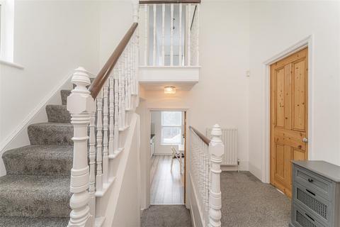 2 bedroom flat for sale, Stanmore Road, London, N15