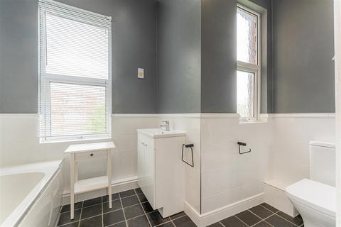 2 bedroom flat for sale, Stanmore Road, London, N15