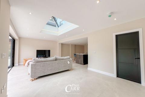 55 Walsall Road, Lichfield, WS13 8AD