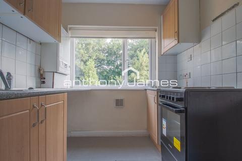 2 bedroom maisonette for sale, Eversley Avenue, Barnehurst DA7