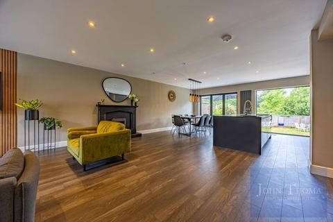 undefined, High Road, Chigwell IG7