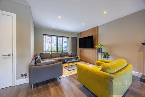 undefined, High Road, Chigwell IG7