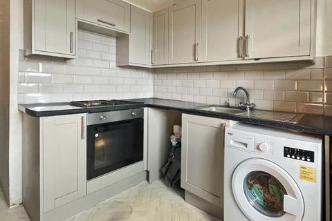 2 bedroom flat for sale, High Street, Herne Bay, Kent, CT6 5LH