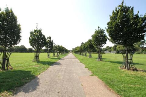 2 bedroom flat for sale, High Street, Herne Bay, Kent, CT6 5LH