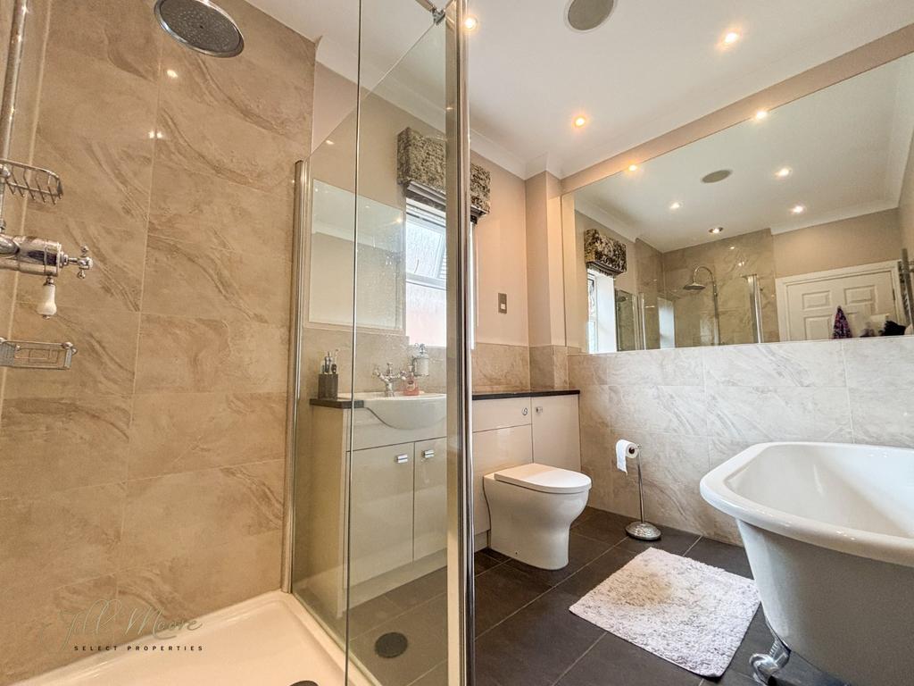 Master En-Suite
