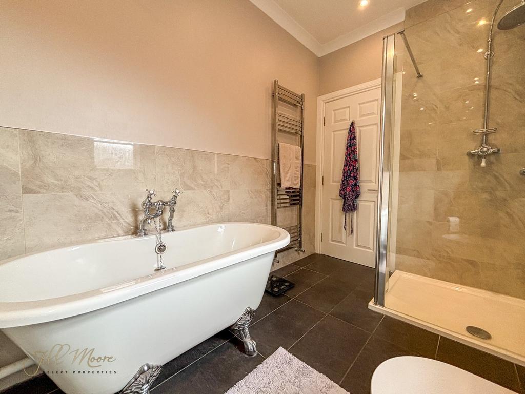 Master En-Suite