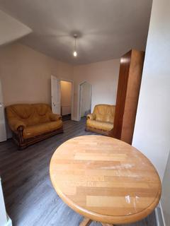 4 bedroom terraced house to rent, Charlemont Road, London