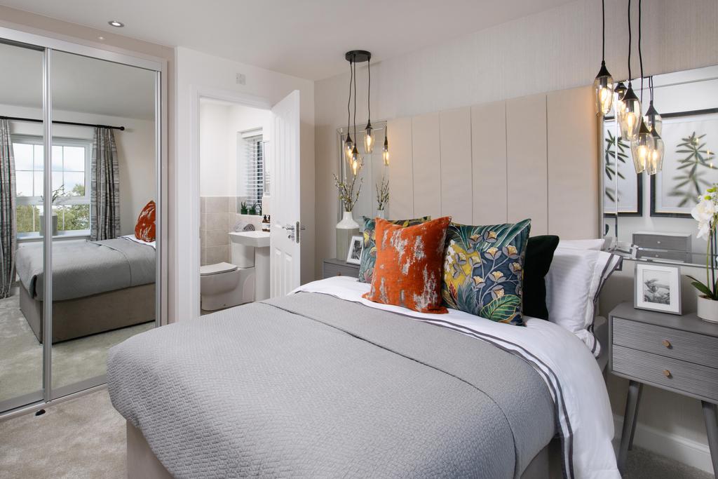 Double bedroom with en suite &amp; built-in storage...