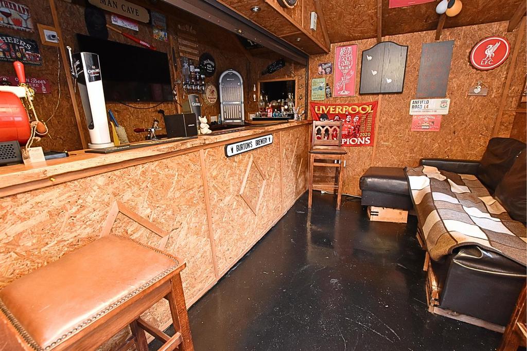 Bar and bar lounge