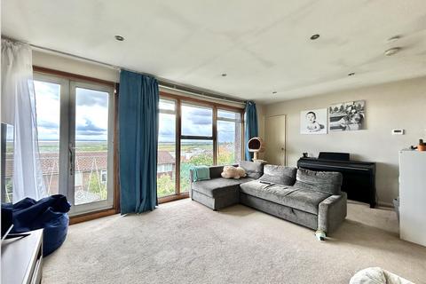2 bedroom flat for sale, Laurel Close, Leigh On Sea, Essex