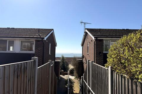 2 bedroom flat for sale, Laurel Close, Leigh On Sea, Essex