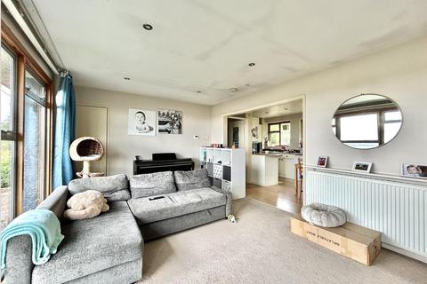 2 bedroom flat for sale, Laurel Close, Leigh On Sea, Essex
