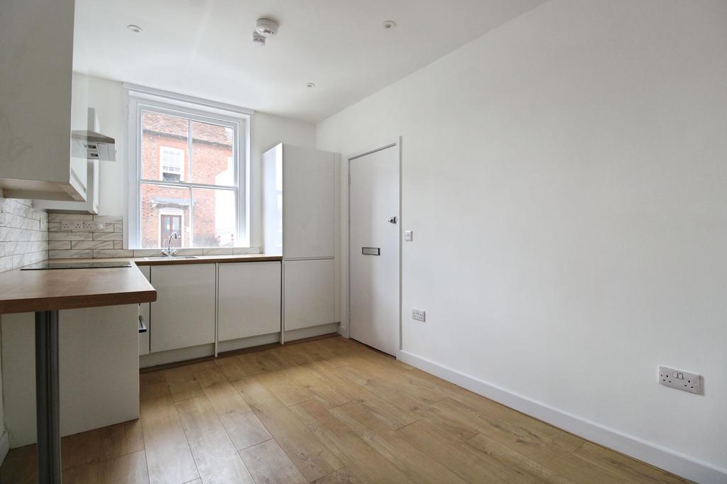 Living space/kitchen