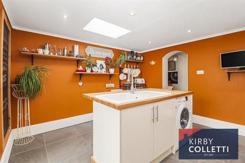 3 bedroom terraced house for sale, River Avenue, Hoddesdon
