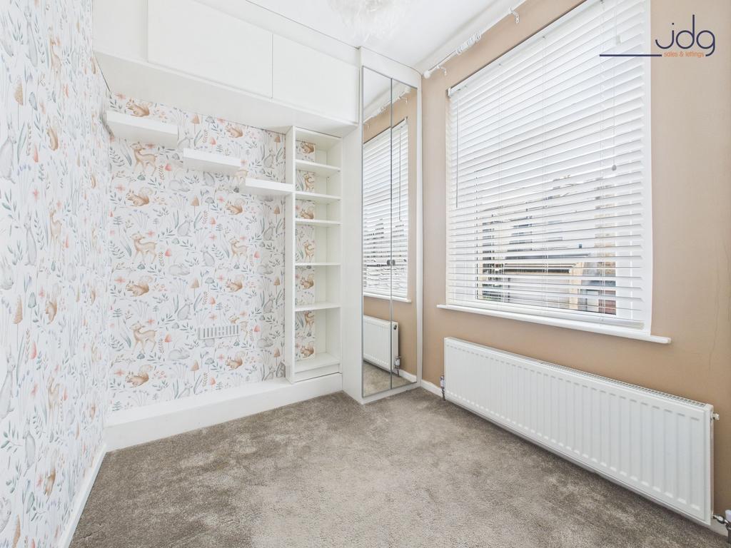 Single Bedroom with Built in Storage