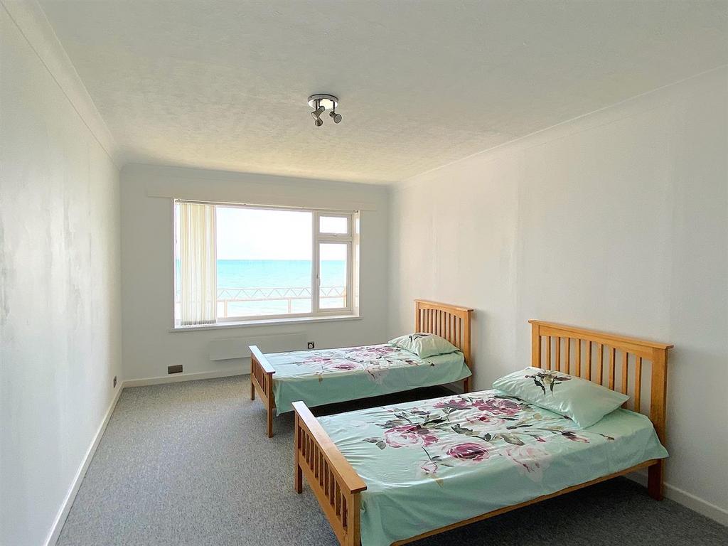 19 Grenada - Bed2.jpg