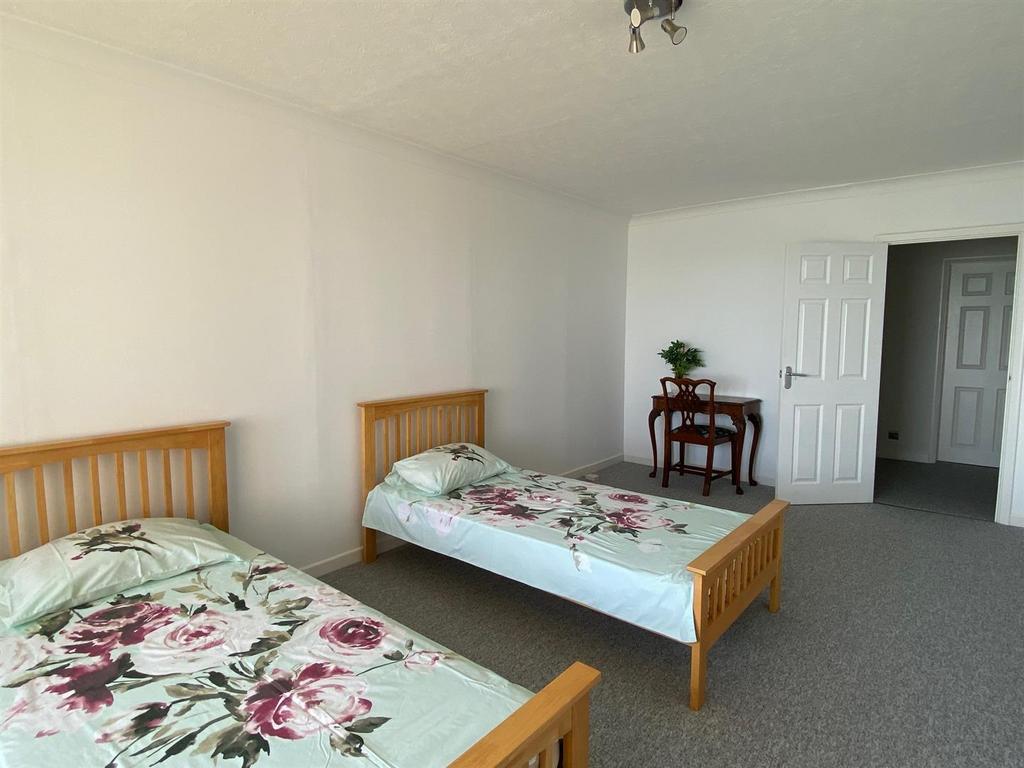 19 Grenada - Bed2 A.jpg