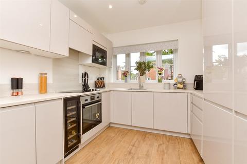 3 bedroom semi-detached house for sale, Aylsham Road, Tadworth KT20